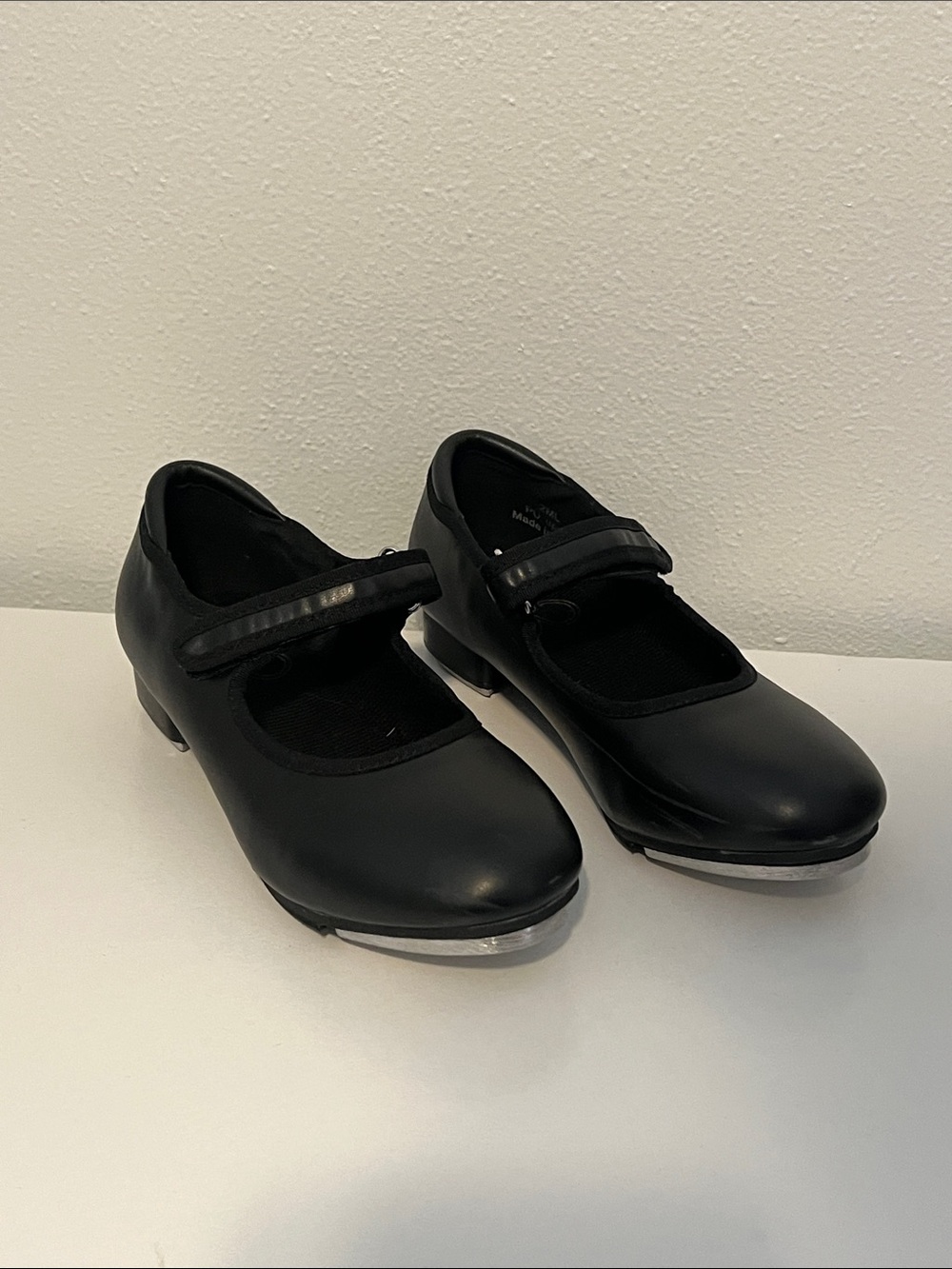 Girls Tap Shoes with Velcro Strap